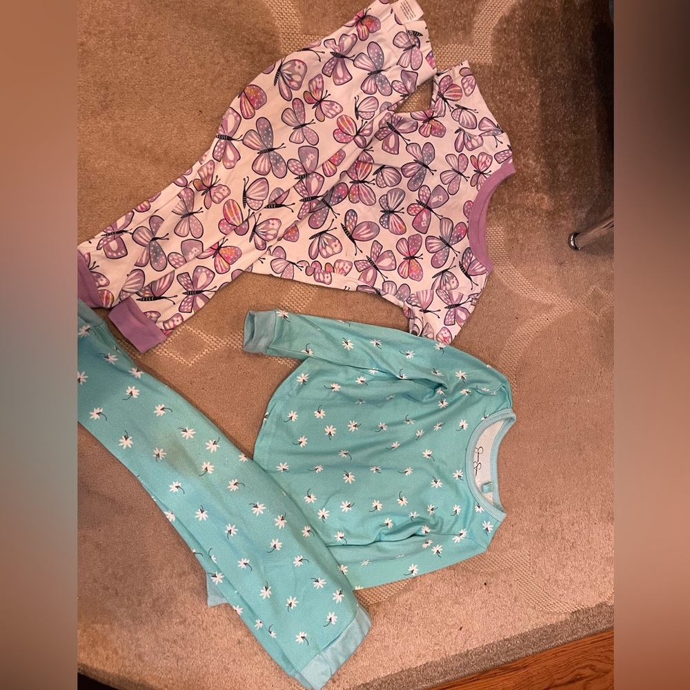 Two sets of pajamas, size 4T